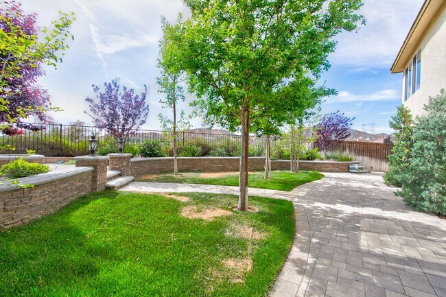 Building Photo - Beautiful 5 Bedroom Home (1 Downstairs) with VIEWS