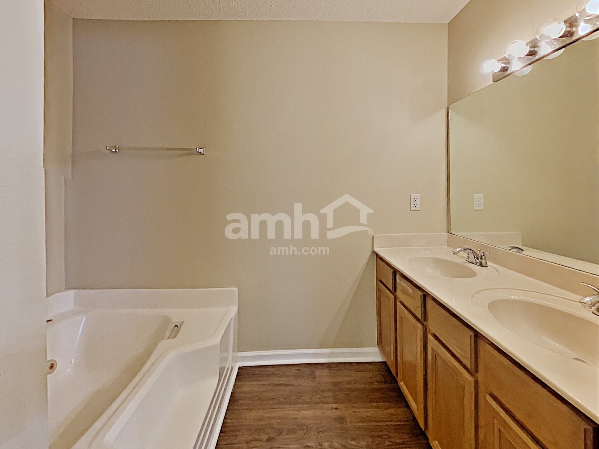 Building Photo - 2227 Joann Dr