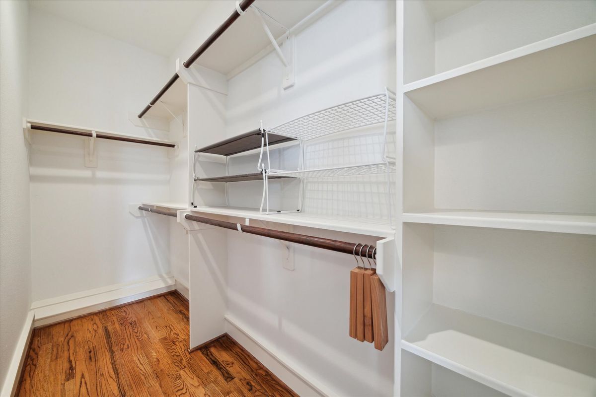 Building Photo - 6126 Clyde St