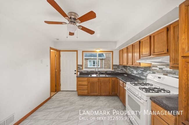 Building Photo - 8206 McVicker Ave