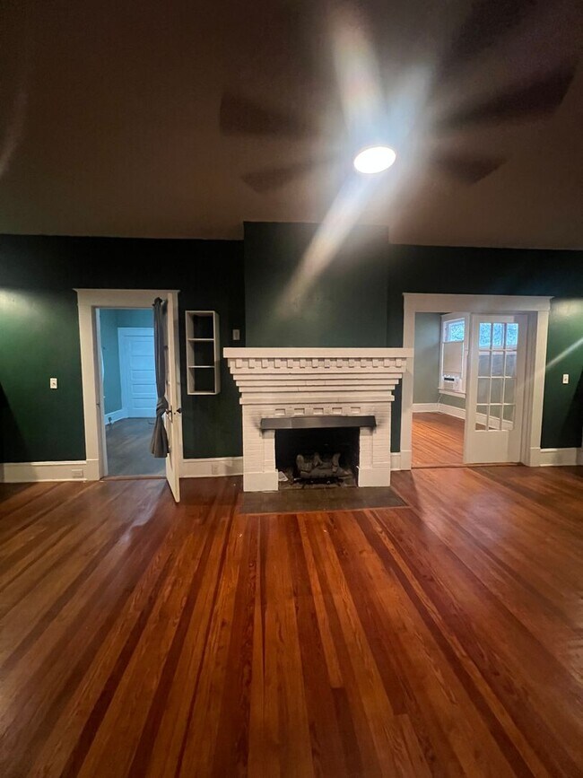 Building Photo - Historic Highland Beauty WITH Garage Apartment!