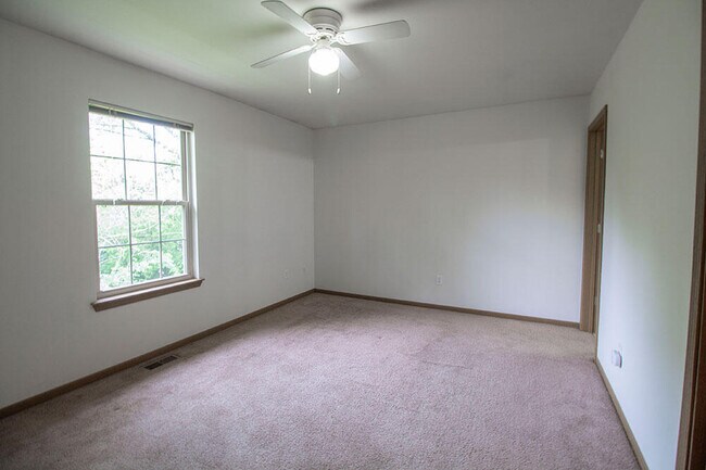 Building Photo - 2119 N Ballenger Ln