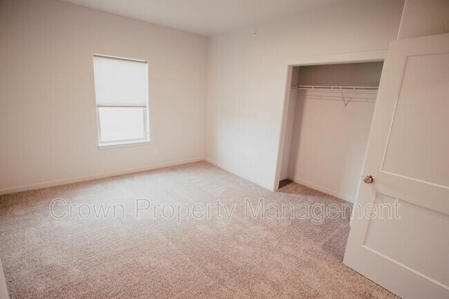 Building Photo - 202 Sawyer Ln