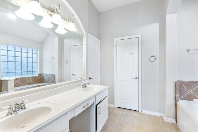 Building Photo - "Spacious 4-Bed Oasis with 2 Full Baths in Spring, TX - 2,235 Sq Ft of Comfort!"