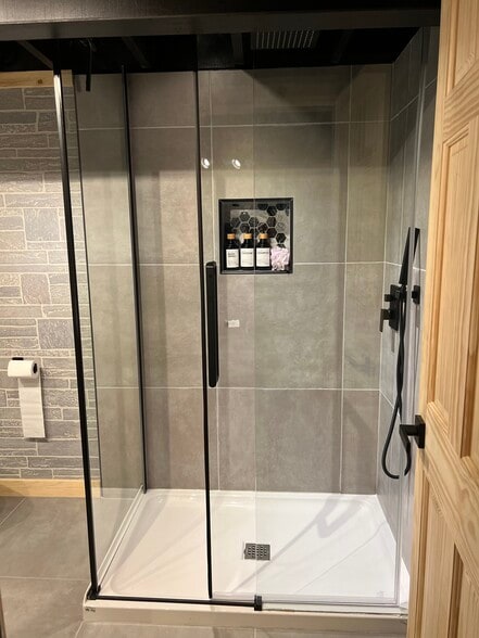 Building Photo - 1570 Chelsea St