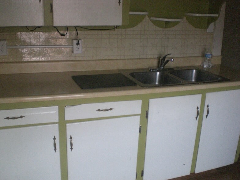 Kitchen - 1440 Cook St
