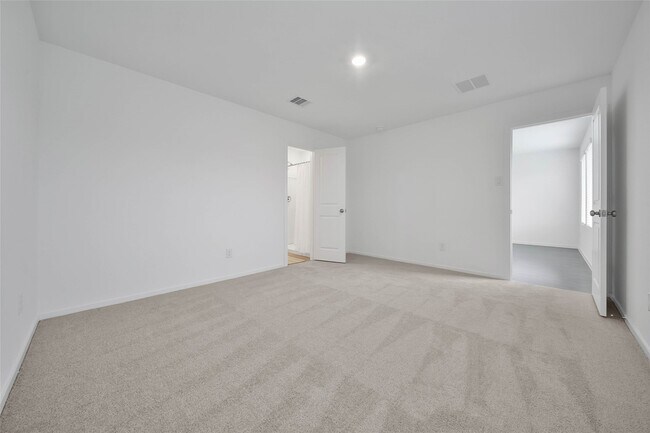 Building Photo - 723 Umbrella Tree Dr
