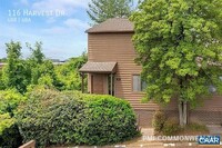 Building Photo - 4 bed/3.5 bath townhome (available 7/10)