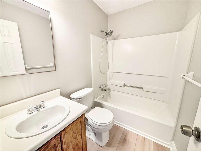 Building Photo - 5907 Brookside Dr SE