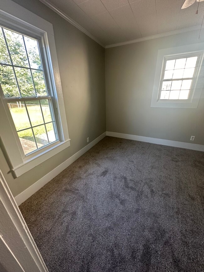 Building Photo - 1107 Markham Ave