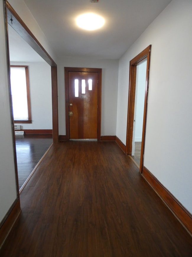 Building Photo - 324 Grace St