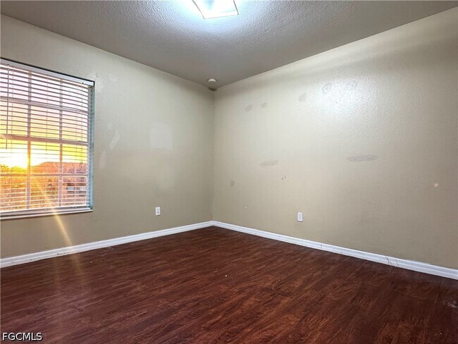 Building Photo - 117 Shadow Lakes Dr