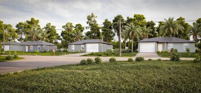 Building Photo - 1121 Deauville St E