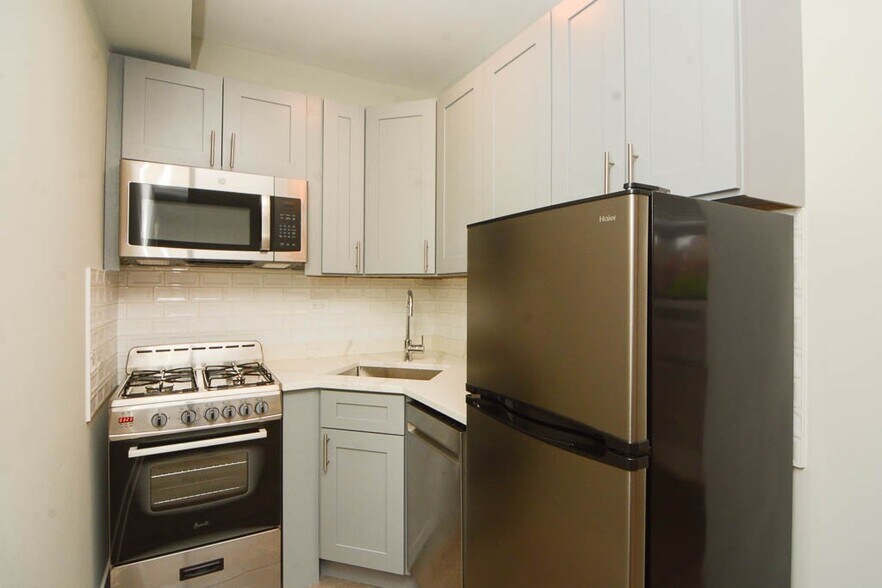 Primary Photo - 501 W Belmont Ave