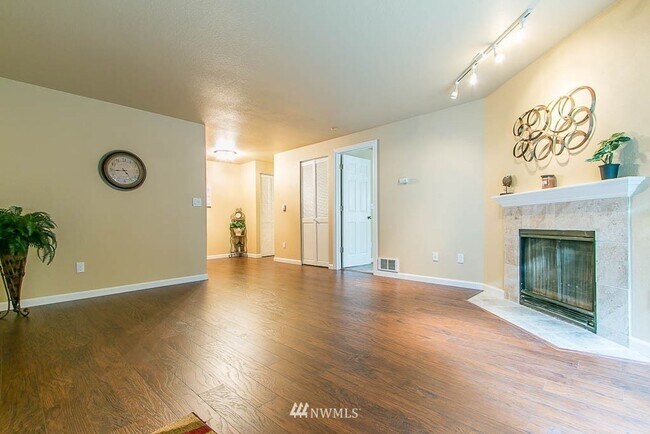 Building Photo - 1 Bedroom 1 Bathroom + Amenities in Mountl...
