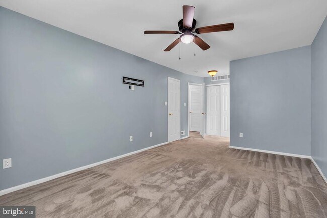 Building Photo - 155 Steeplechase Ct