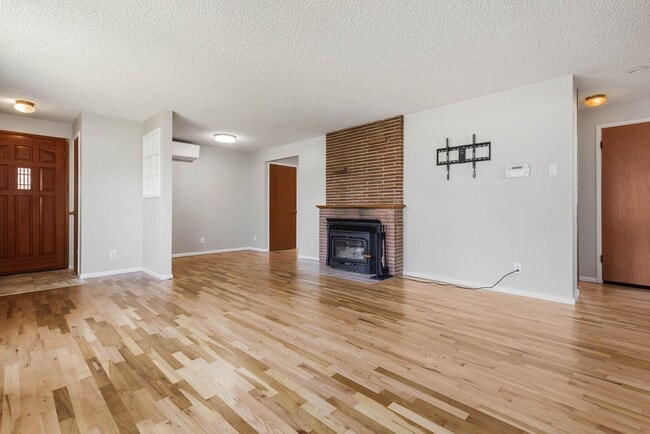 Building Photo - 517 Pecks Dr
