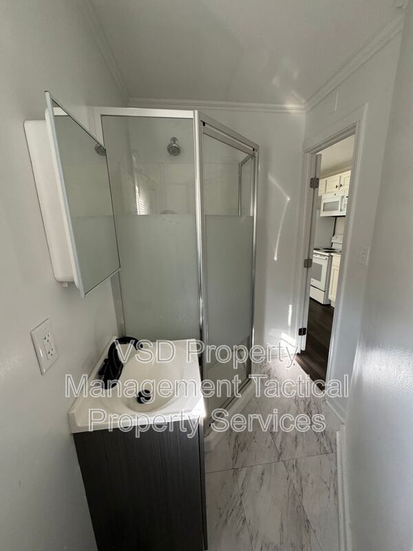 Building Photo - 2907 Oakwood Ave