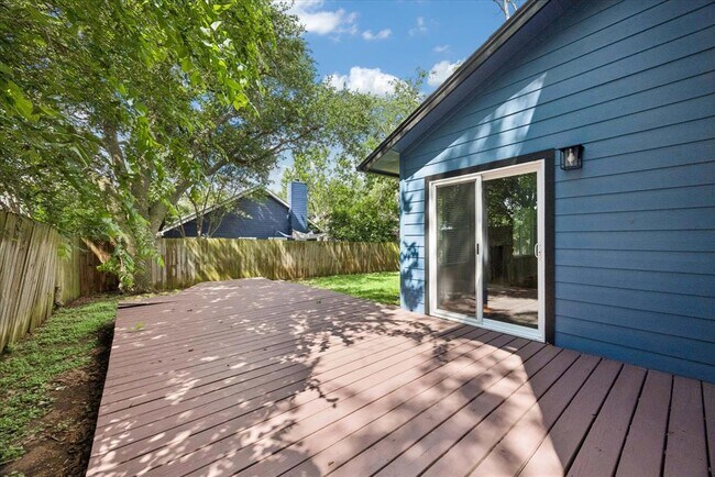 Building Photo - 2609 Monarch Dr