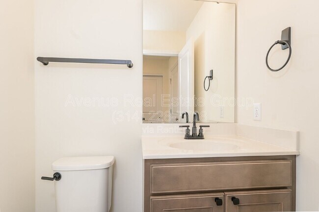 Building Photo - 6 Snowdrop Ct