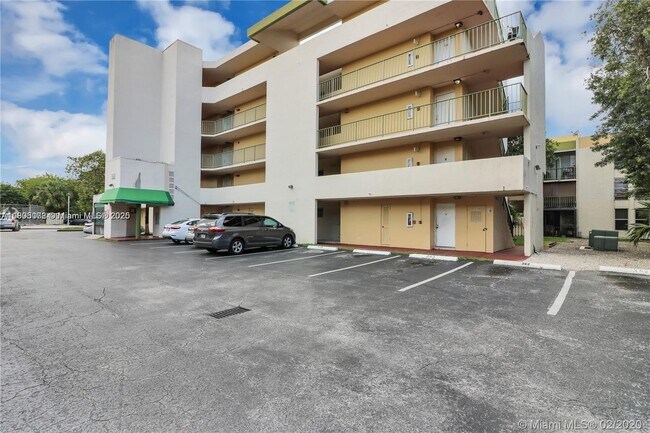 Primary Photo - 8840 Fontainebleau Blvd