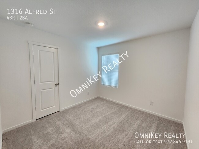 Building Photo - 1544 Elliott Rd