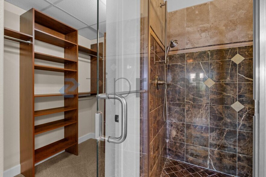 Building Photo - Unit