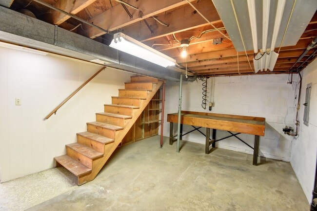 Building Photo - 2 Bed 3 Bath Single Family Home For Rent i...