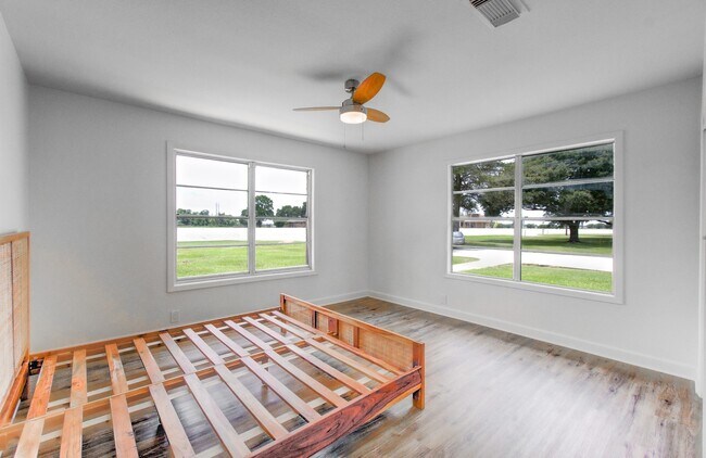 Building Photo - 709 S McCarty Ave