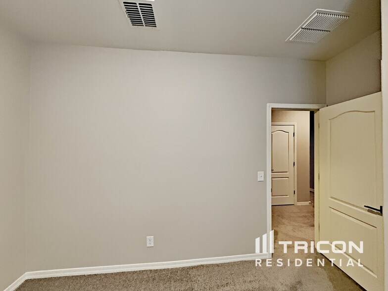 Building Photo - 19550 N Salerno Cir