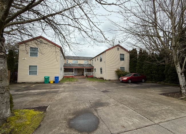 Building Photo - 6867 N Fessenden St