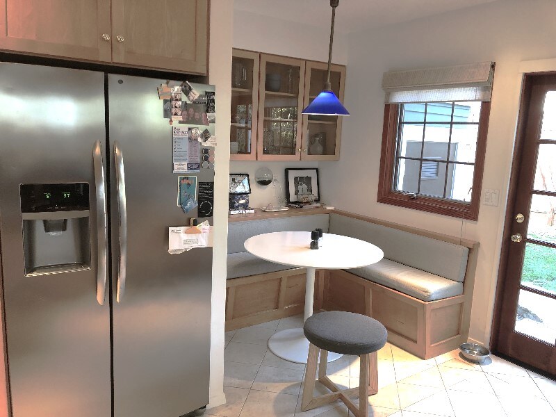 Building Photo - 316 W Victoria St