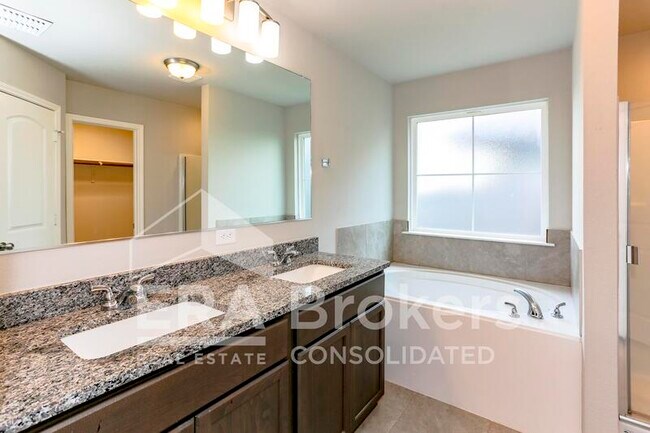 Building Photo - 2072 Dade Loop