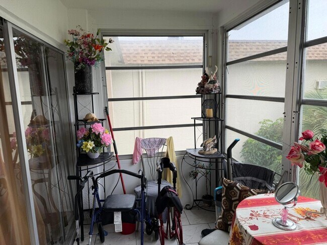 Building Photo - 502 Davis Rd