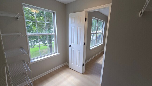 Building Photo - 614 Summerhill Dr