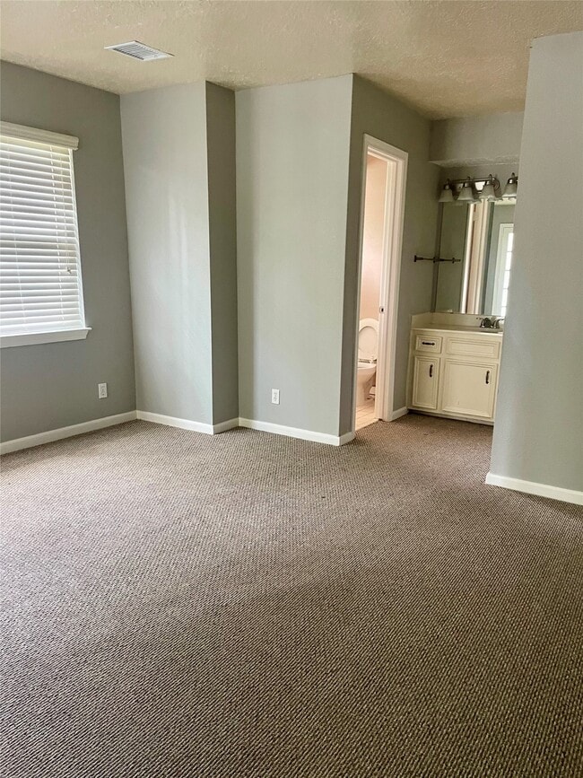 Building Photo - 21122 Harvest Hill Ln