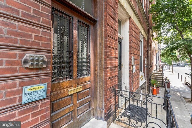 Building Photo - 2019 Locust St