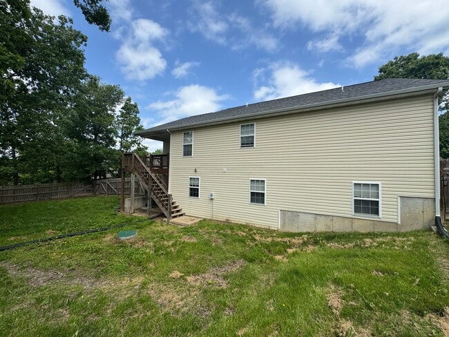 Building Photo - Beautiful spacious home in Waynesville