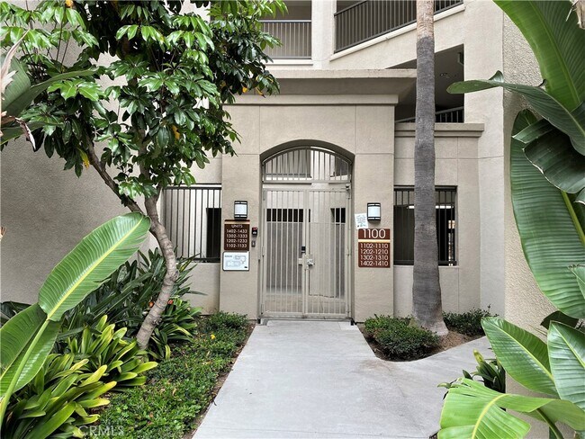 Building Photo - 1210 SCHOLARSHIP-