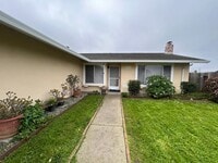 Building Photo - Lovely 3-Bedroom, 2-Bath Home with Spacious Backyard