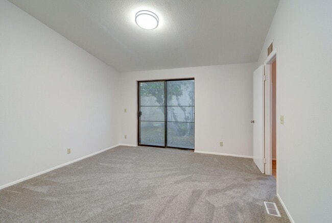 Building Photo - 5620 Hobble Creek Dr
