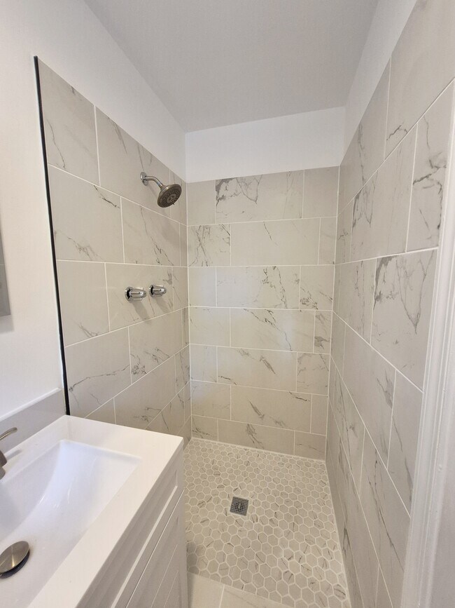 Building Photo - 2402 Fon Du Lac Rd