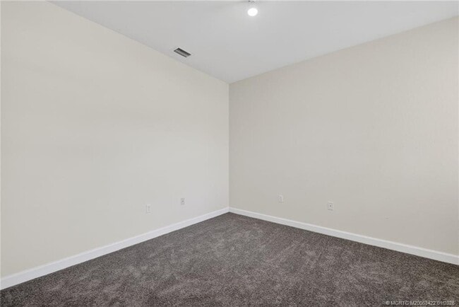 Building Photo - 9504 SW Otter Ln