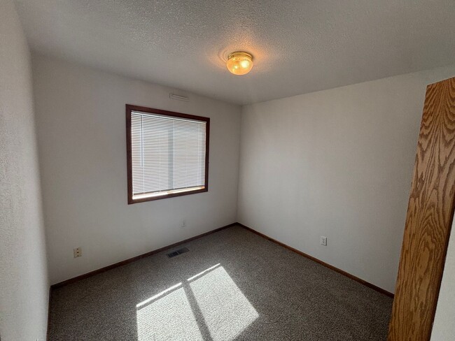Building Photo - Comfortable Charm on a Spacious Lot in SW ...