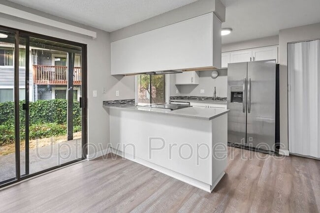 Building Photo - 5660 SW 180th Ave