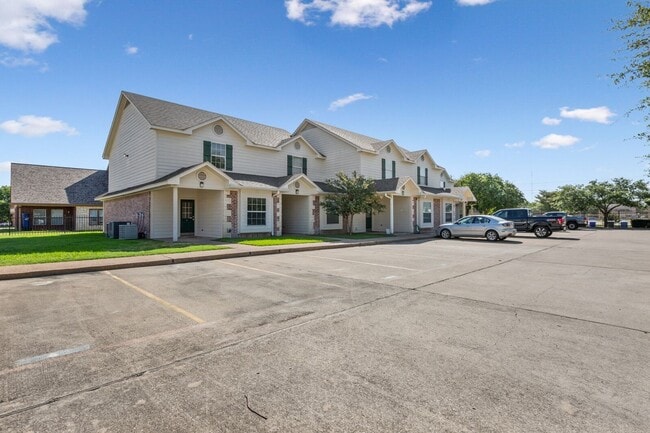 Building Photo - 3 Bedroom 3 Bath gated community in Baylor Bubble