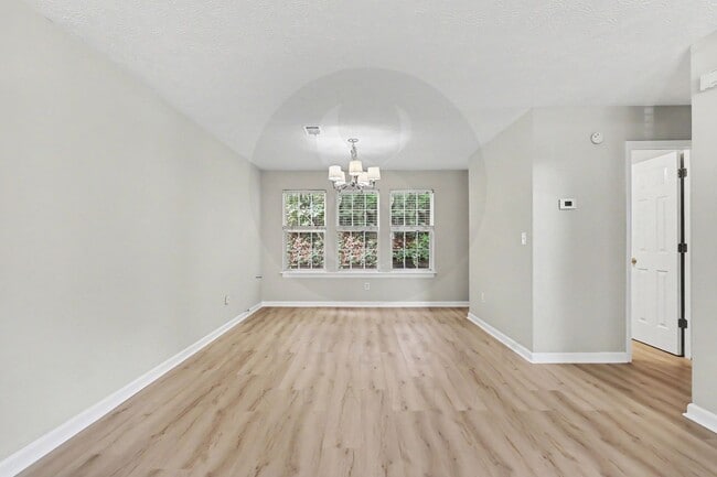 Building Photo - 4BR/2.5BA Home Conveniently Located Off Jimmy Carter Blvd!