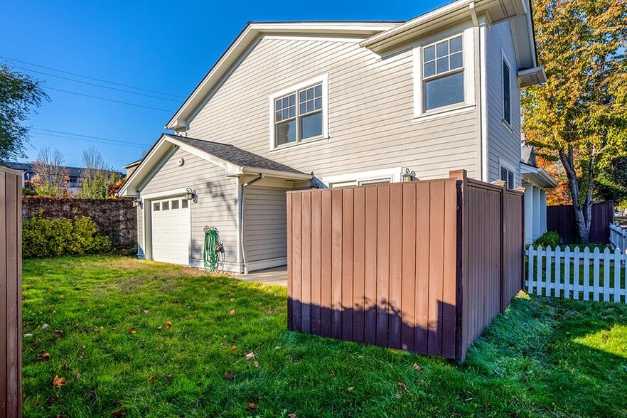 Building Photo - 5515 SE 18th Ave