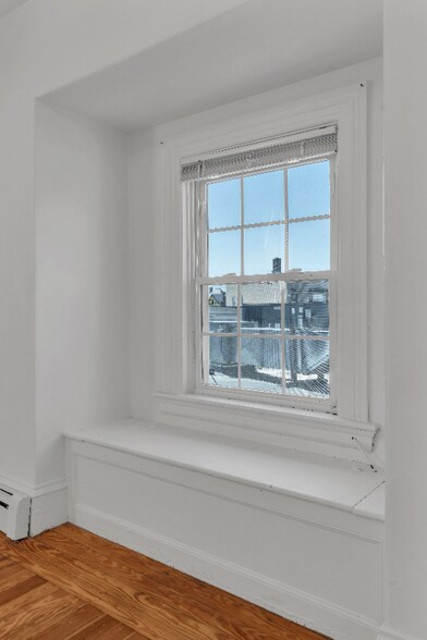 Building Photo - 511 Angell St