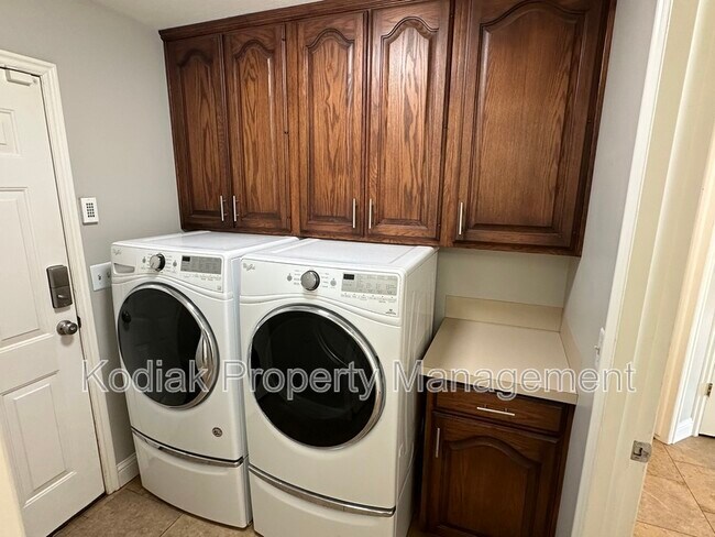 Building Photo - 13 N 3100 E